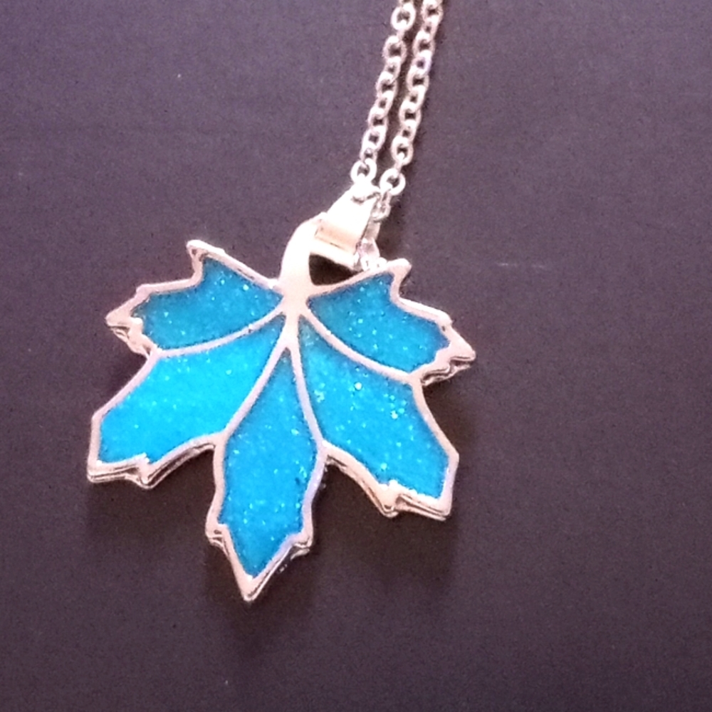 NEW! Stunning Winter Iced Blue & Silver Maple Leaf Necklace - Picture 1 of 7